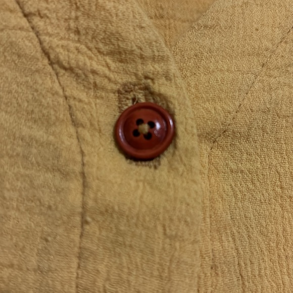 Gold button down crop top - Picture 2 of 3